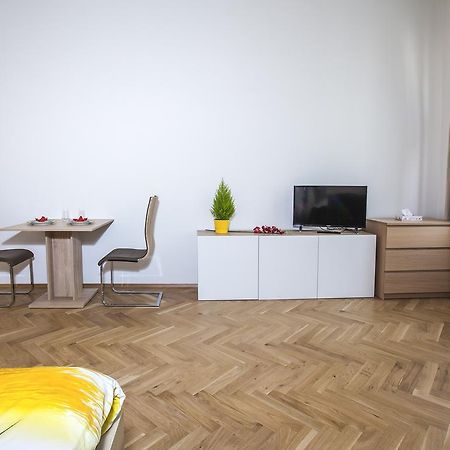 Beautiful Central Apartment Thamova Прага Екстериор снимка