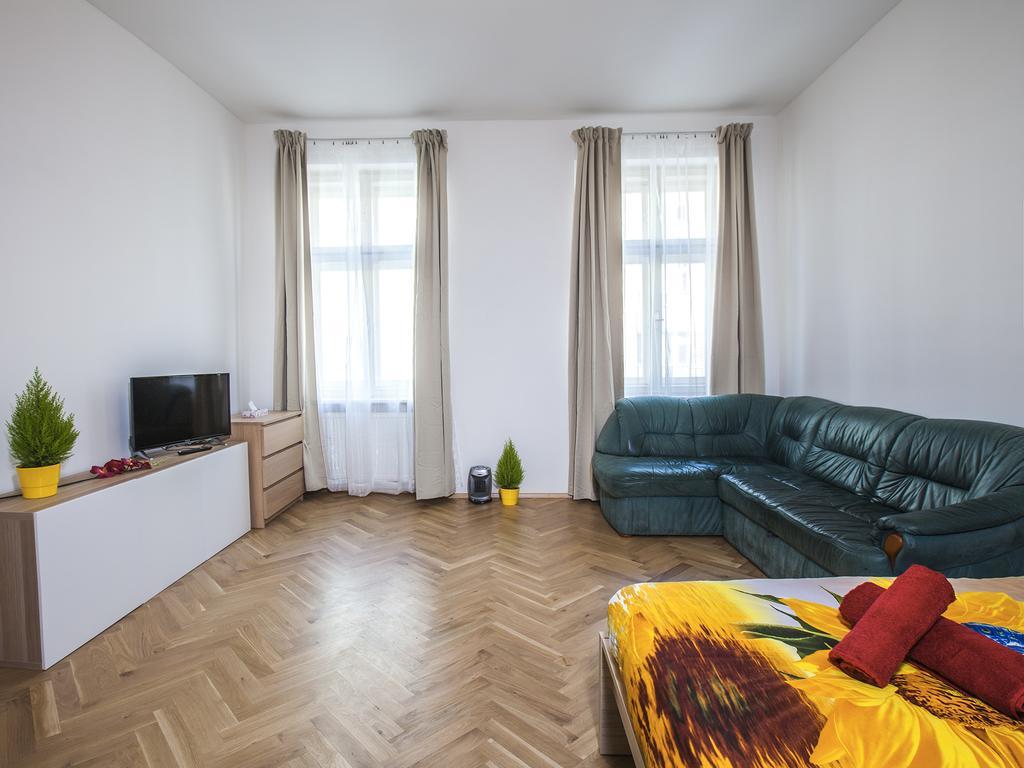 Beautiful Central Apartment Thamova Прага Екстериор снимка