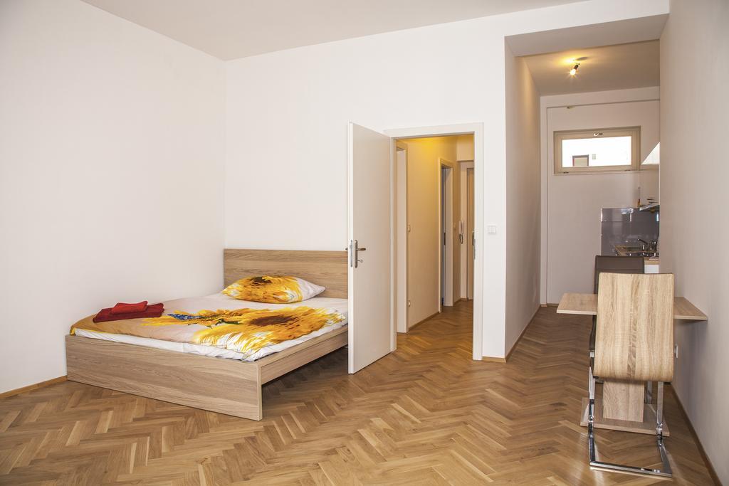 Beautiful Central Apartment Thamova Прага Екстериор снимка