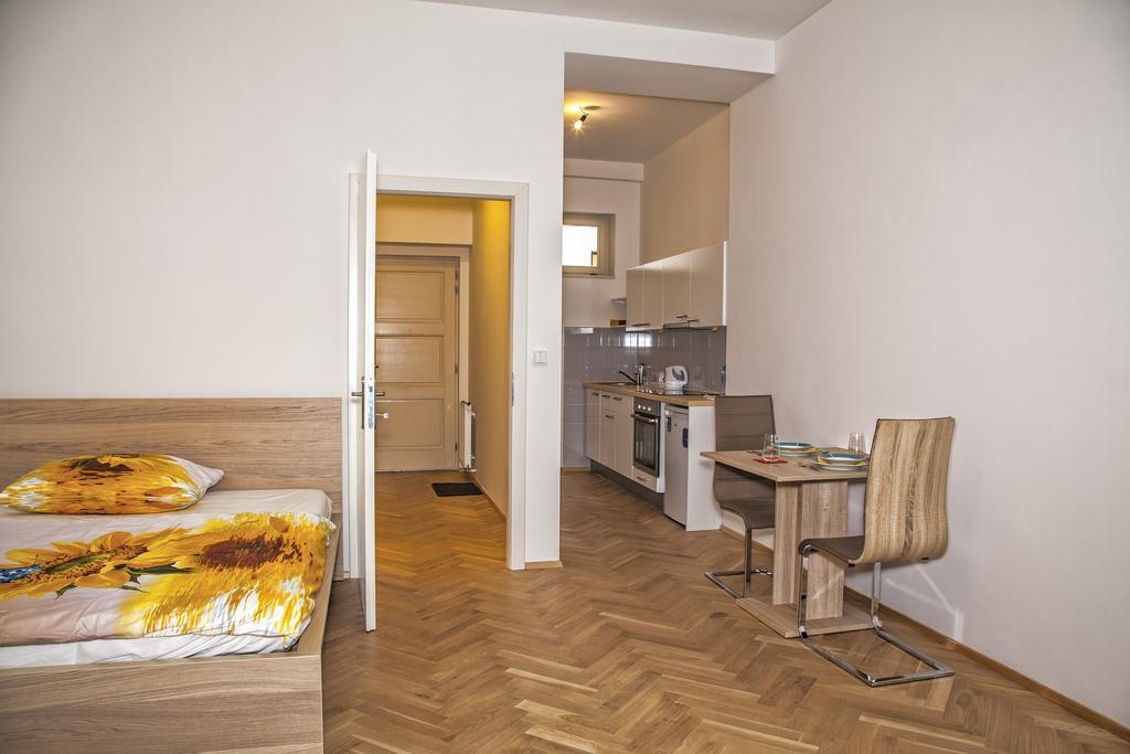 Beautiful Central Apartment Thamova Прага Екстериор снимка
